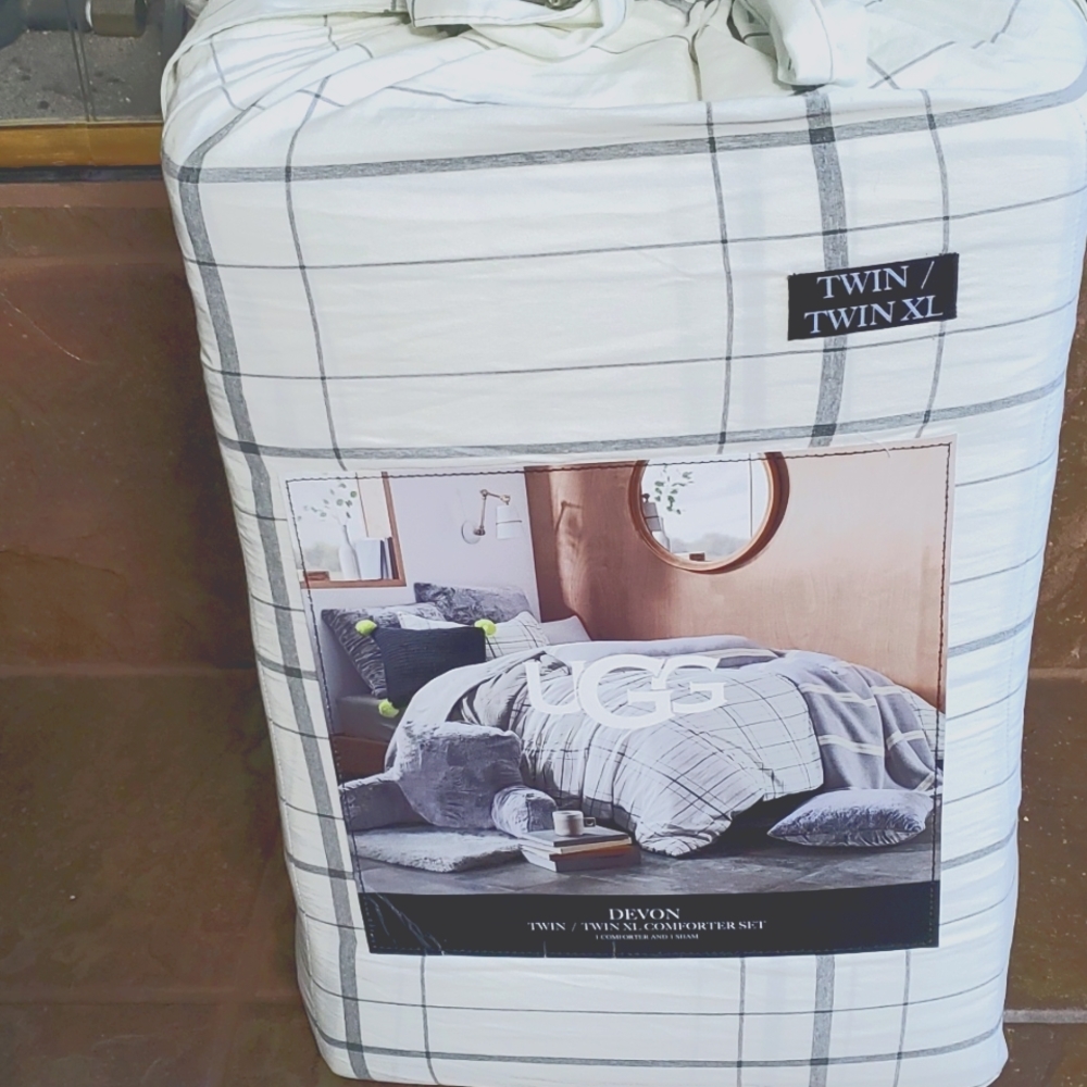 UGG Twin/Twin XL Comforter/Sham Set
